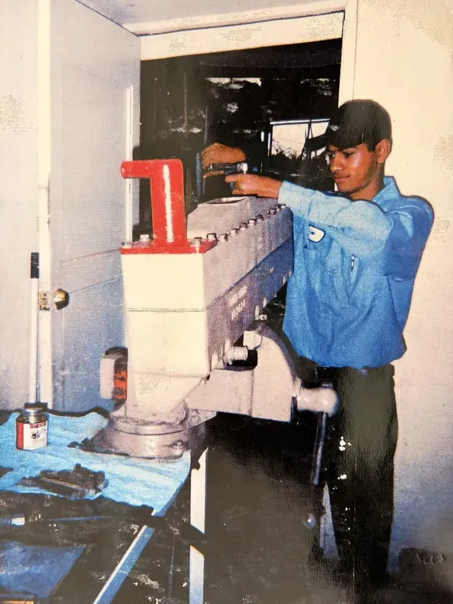 Natawael Tapia 16 overhauling aftercooler